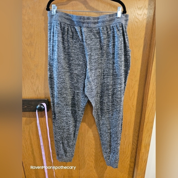 3/15$ Bundle Deal Secret Treasures Pants XL 16-18 - Picture 3 of 8